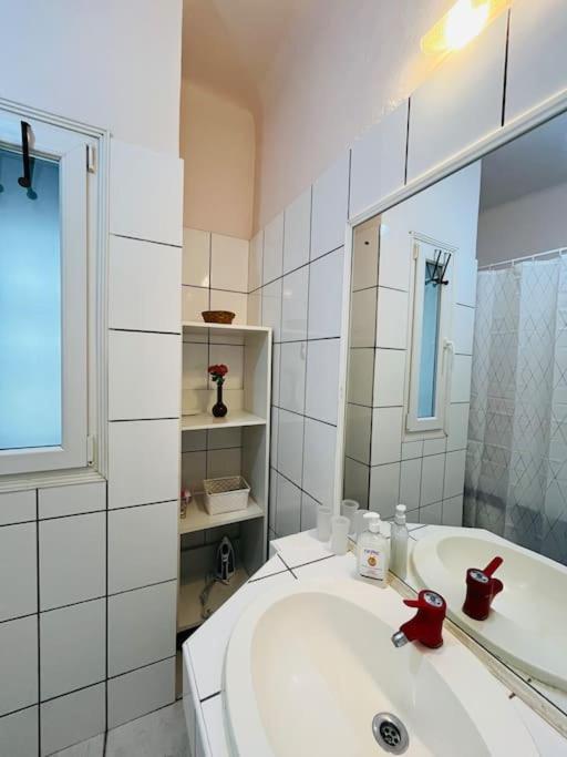 Downtown Unirii Square Private Economy Rooms With Shared Amenities ブカレスト エクステリア 写真