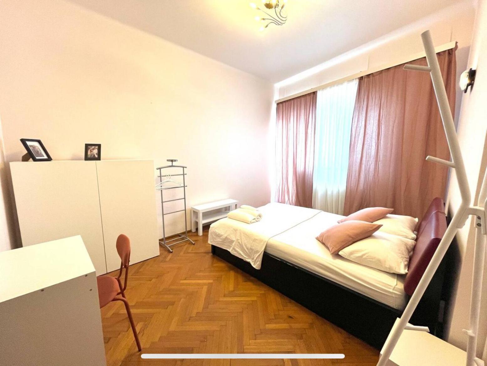 Downtown Unirii Square Private Economy Rooms With Shared Amenities ブカレスト エクステリア 写真