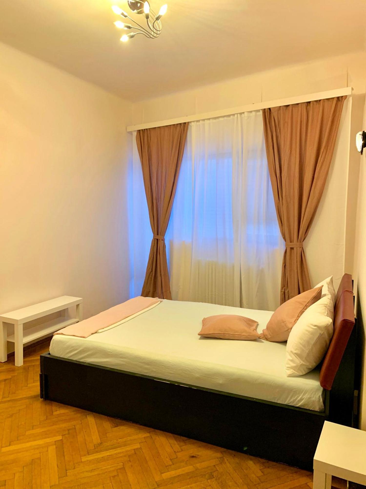 Downtown Unirii Square Private Economy Rooms With Shared Amenities ブカレスト 部屋 写真