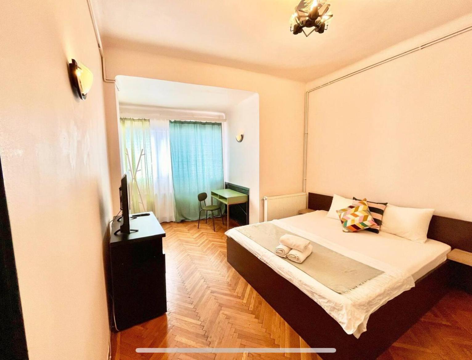 Downtown Unirii Square Private Economy Rooms With Shared Amenities ブカレスト エクステリア 写真