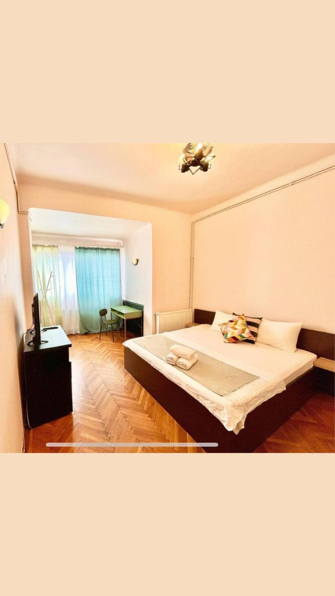 Downtown Unirii Square Private Economy Rooms With Shared Amenities ブカレスト エクステリア 写真