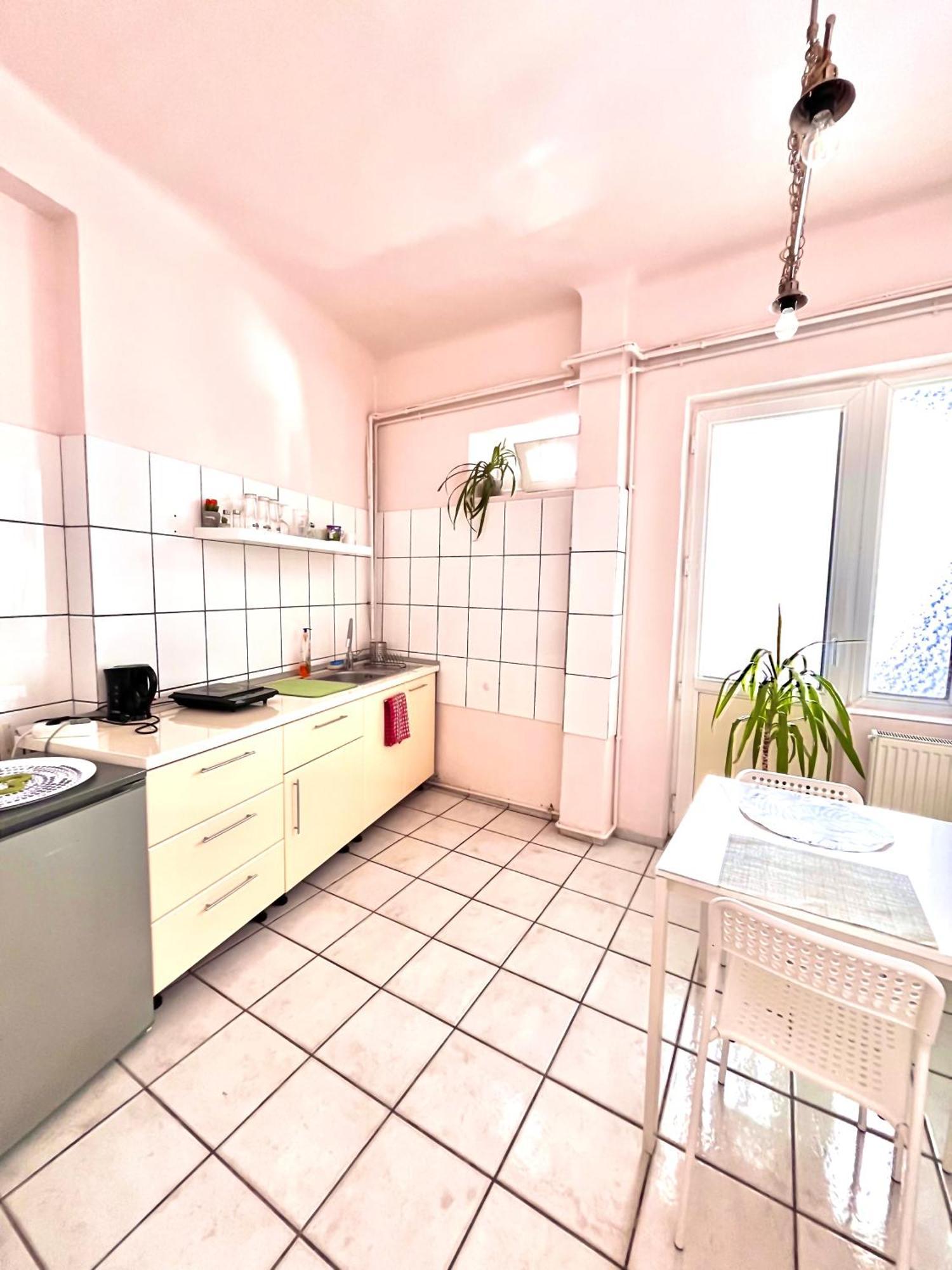Downtown Unirii Square Private Economy Rooms With Shared Amenities ブカレスト エクステリア 写真